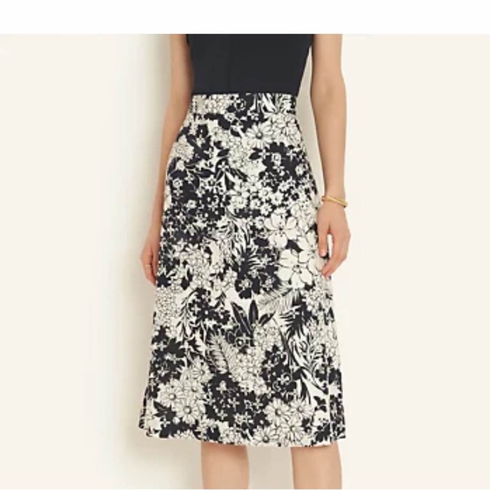 NEW Ann Taylor 100% Cotton Skirt Hits below Knee Ann Taylor